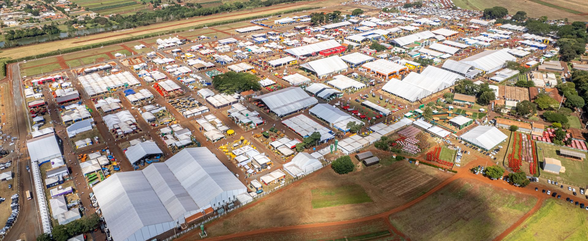 Farm show using steel framed agricultural buildings